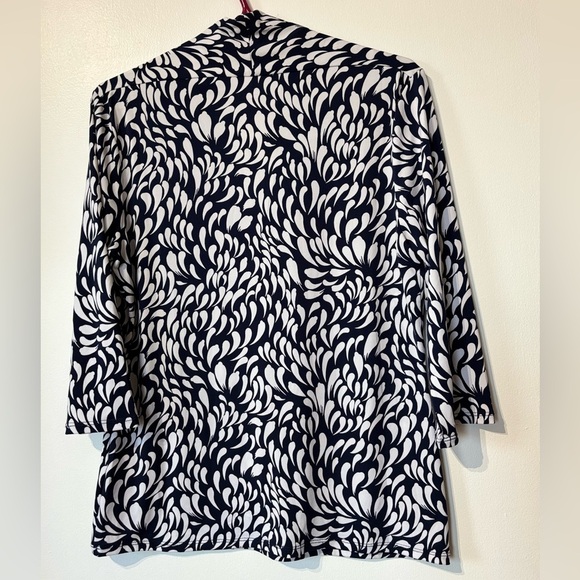 Grace Blue & White Graphic 3/4 Sleeve Blouse – Large 🤍 - Picture 3 of 3